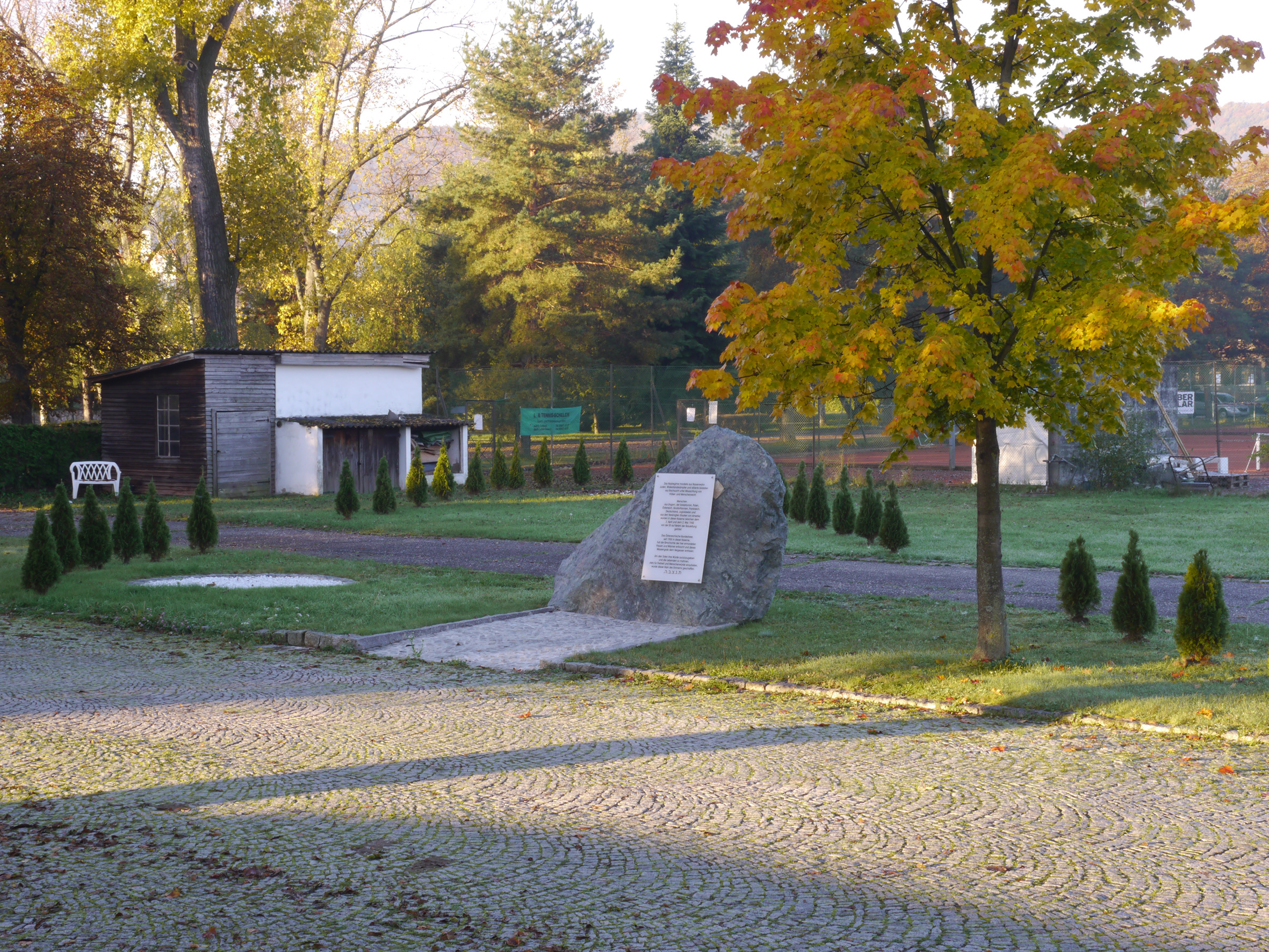 Gedächtnishain-Belgierkaserne_Ernst Logar 2012-P1020139