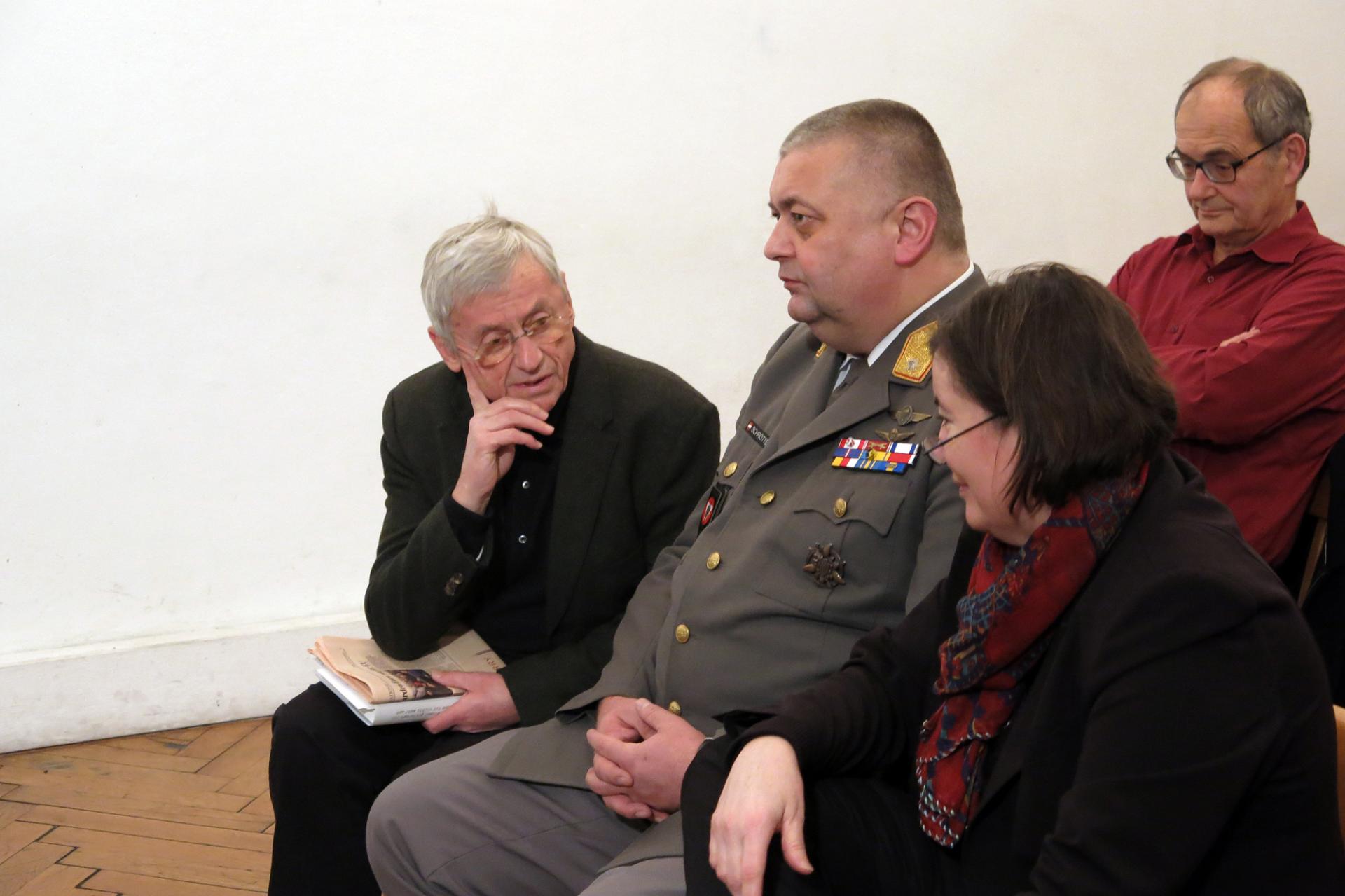 Depot_20131212_lamaAt_5214