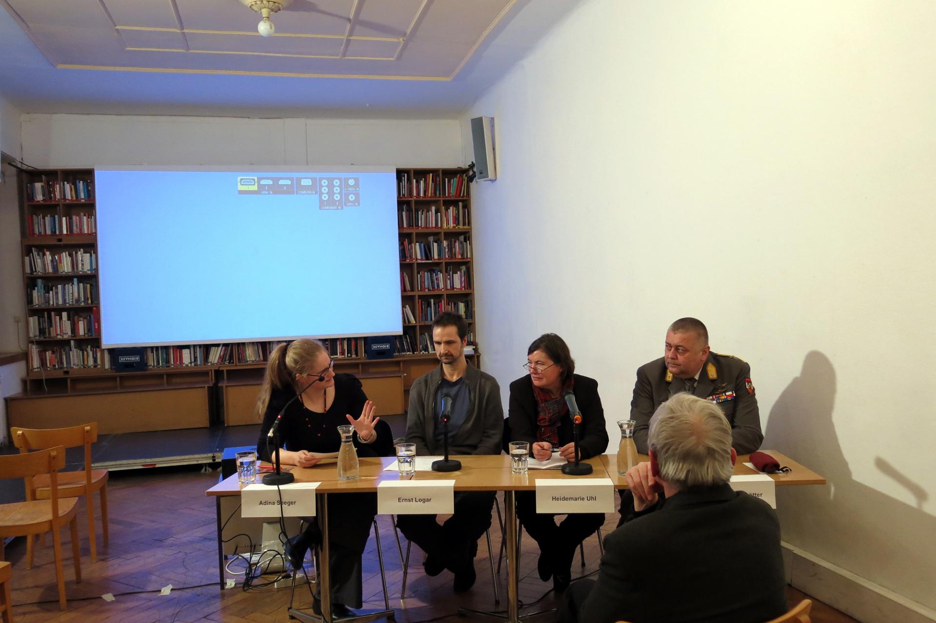 Depot_20131212_lamaAt_5259