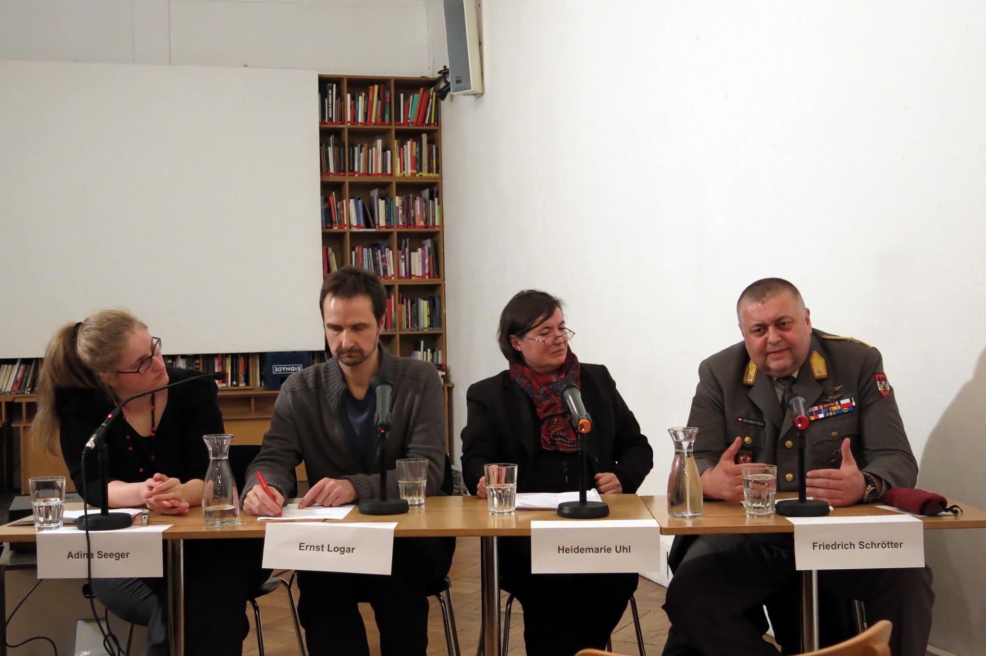 Depot_20131212_lamaAt_5317